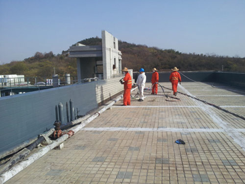 北京聚脲噴涂機(圖2) 宿舍屋面聚脲防水工程