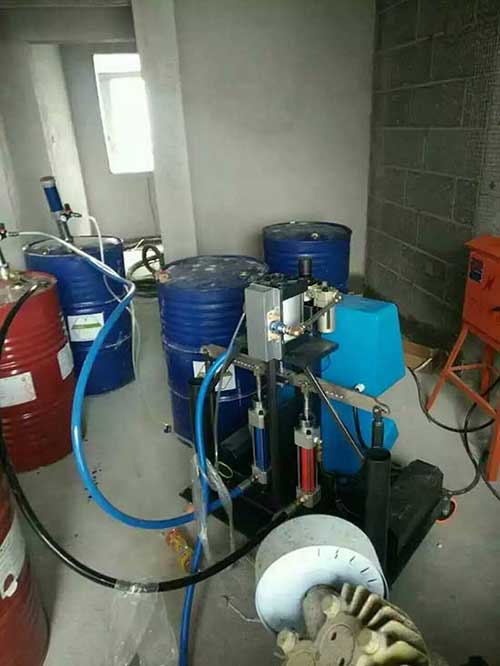 聚脲半自動噴涂設(shè)備(圖2) 聚脲防水噴涂施工