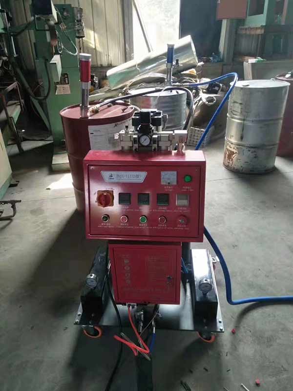 河北聚氨酯發(fā)泡機(jī)水箱保溫施工