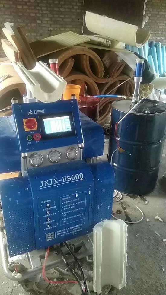 預制型硬質保溫瓦殼管發泡機(圖1) H5600系列預制型硬質保溫瓦殼管發泡機